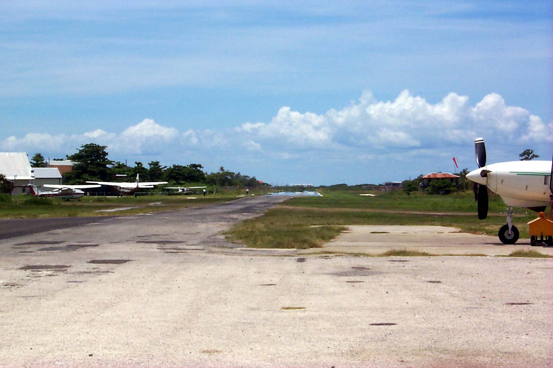 B99_Airplane1.JPG (1449023 bytes)