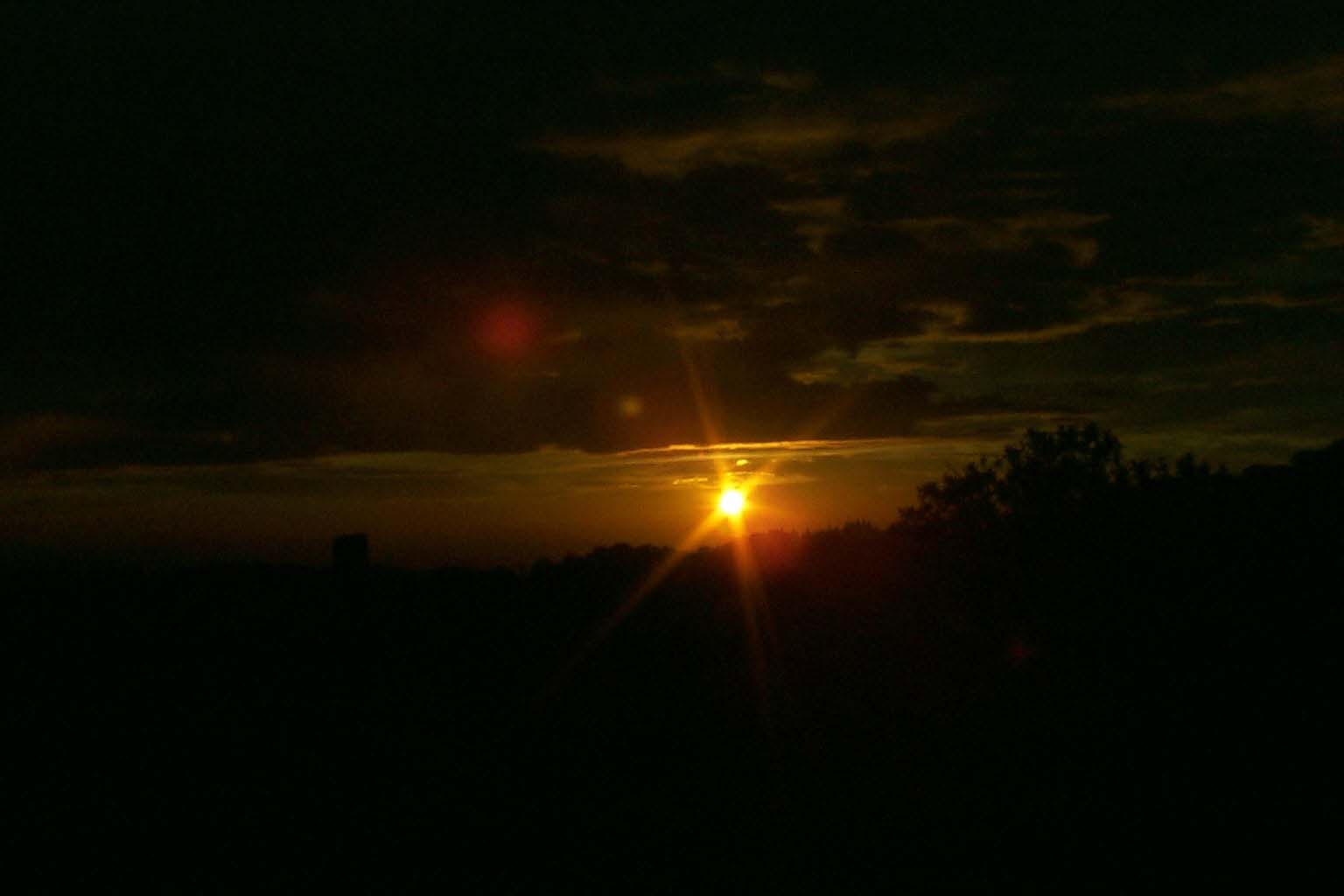 CR99_RainForestSunset5.jpg (48226 bytes)