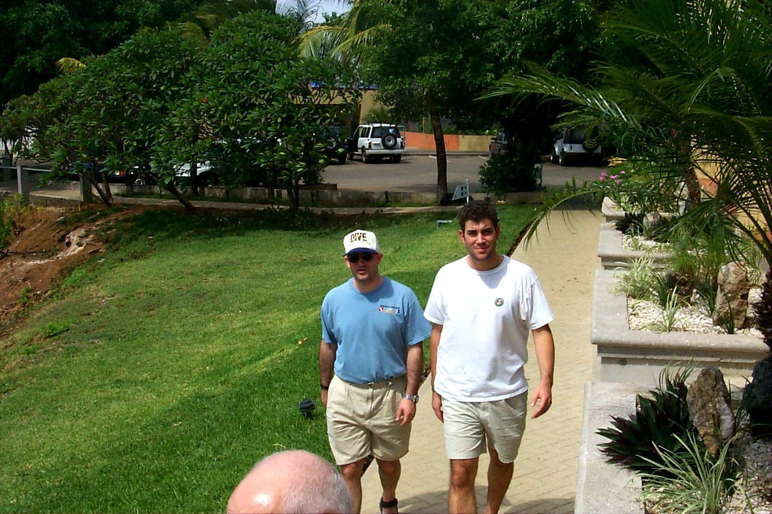CR99_Walkway2.jpg (219152 bytes)