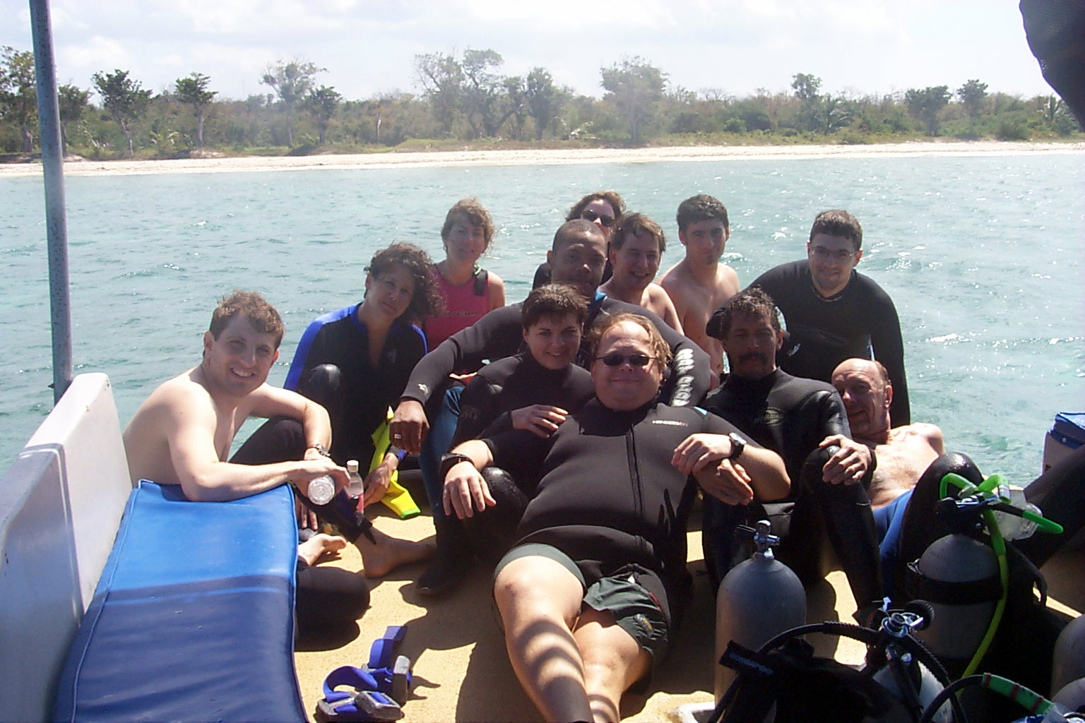 GroupBoat1.jpg (1015055 bytes)