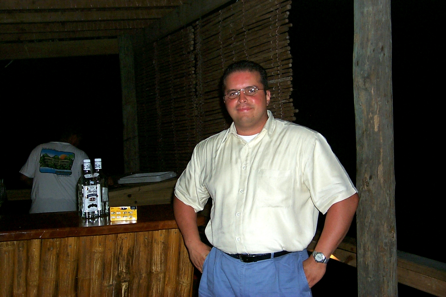 HenryBar.jpg (875018 bytes)
