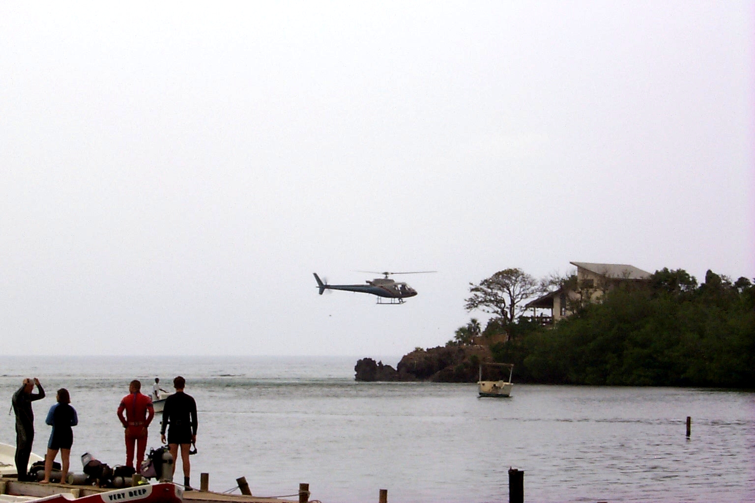 RoatanWestEndHelo.jpg (611253 bytes)